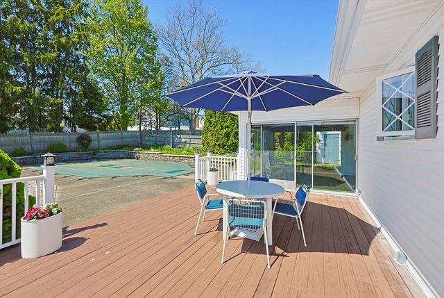 79 Highview Ave, Somerset, MA 02726