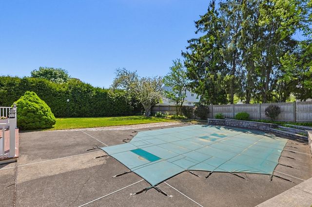 79 Highview Ave, Somerset, MA 02726