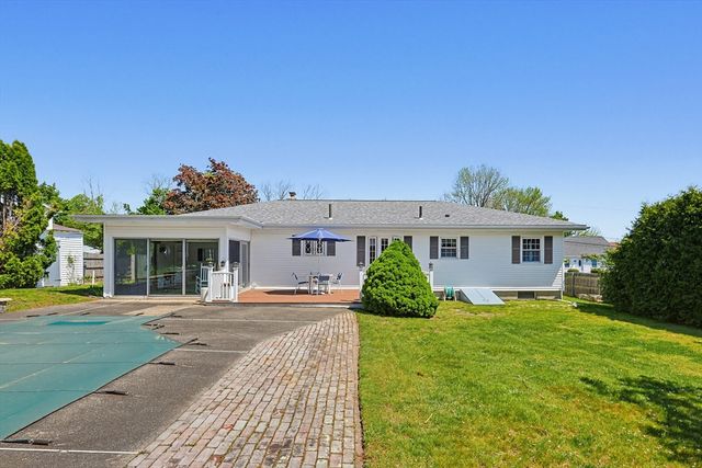 79 Highview Ave, Somerset, MA 02726