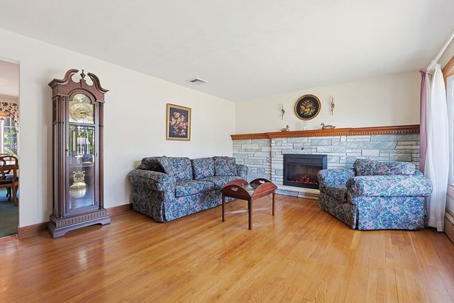 79 Highview Ave, Somerset, MA 02726