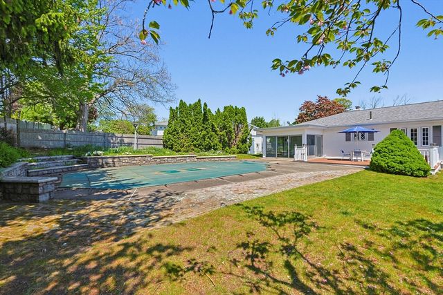 79 Highview Ave, Somerset, MA 02726