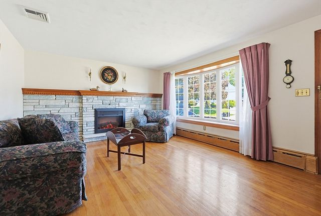 79 Highview Ave, Somerset, MA 02726