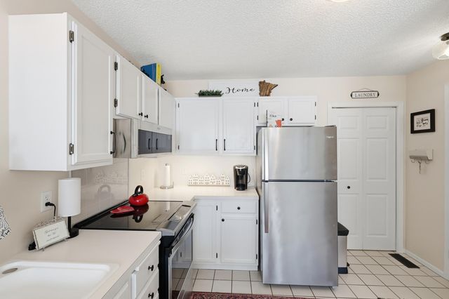 8487 Corcoran Path 61, Inver Grove Heights, MN 55076