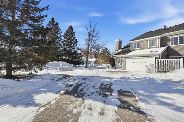 8487 Corcoran Path 61, Inver Grove Heights, MN 55076