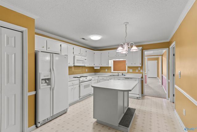 377 Cherry Street NW, Hartselle, AL 35640