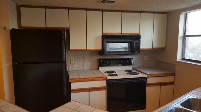 2500 Burleson RD 221, Austin, TX 78741