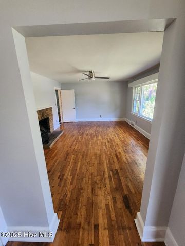 1884 W Lake Shore Drive, Wilmington, NC 28401