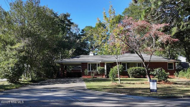 1884 W Lake Shore Drive, Wilmington, NC 28401
