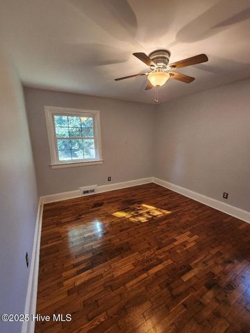 1884 W Lake Shore Drive, Wilmington, NC 28401