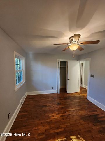 1884 W Lake Shore Drive, Wilmington, NC 28401