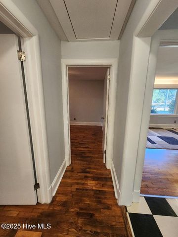 1884 W Lake Shore Drive, Wilmington, NC 28401