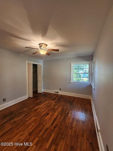 1884 W Lake Shore Drive, Wilmington, NC 28401