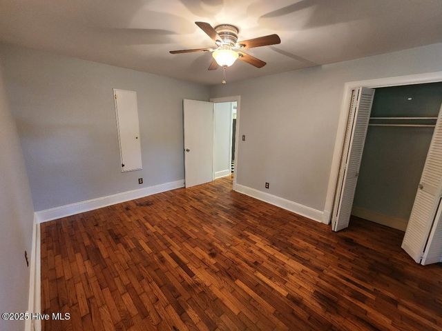 1884 W Lake Shore Drive, Wilmington, NC 28401