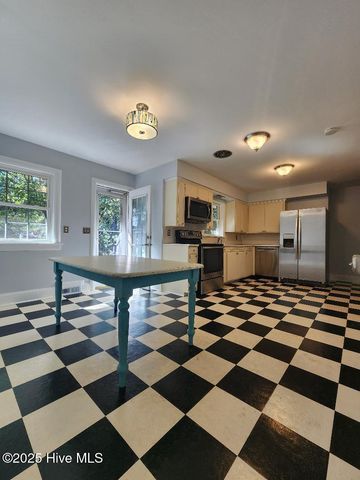 1884 W Lake Shore Drive, Wilmington, NC 28401