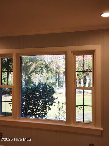 1884 W Lake Shore Drive, Wilmington, NC 28401