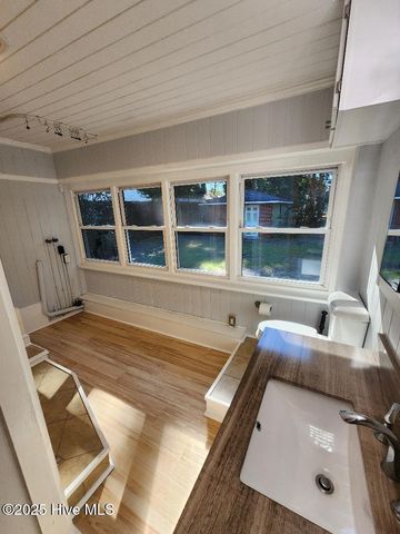 1884 W Lake Shore Drive, Wilmington, NC 28401