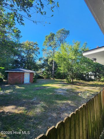 1884 W Lake Shore Drive, Wilmington, NC 28401