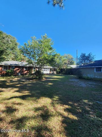 1884 W Lake Shore Drive, Wilmington, NC 28401