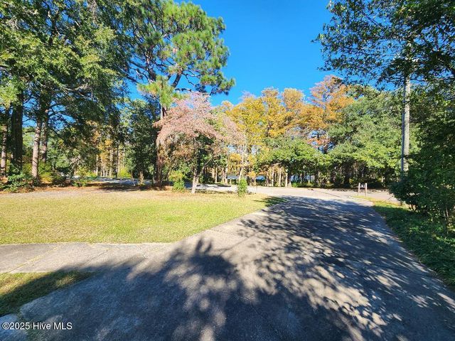 1884 W Lake Shore Drive, Wilmington, NC 28401