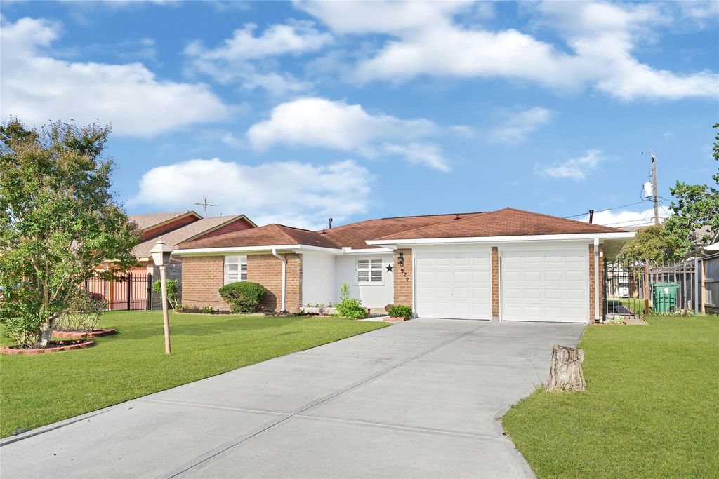 922 Centerwood Drive, Houston, TX 77013