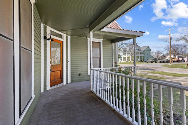 331 W Grand Street, Whitewright, TX 75491