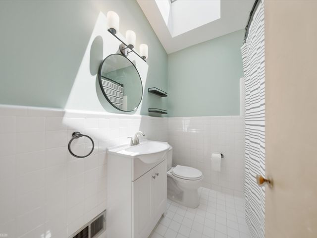 429 W Bloomfield Avenue, Royal Oak, MI 48073