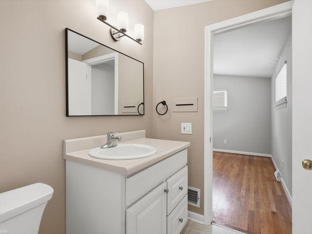 429 W Bloomfield Avenue, Royal Oak, MI 48073