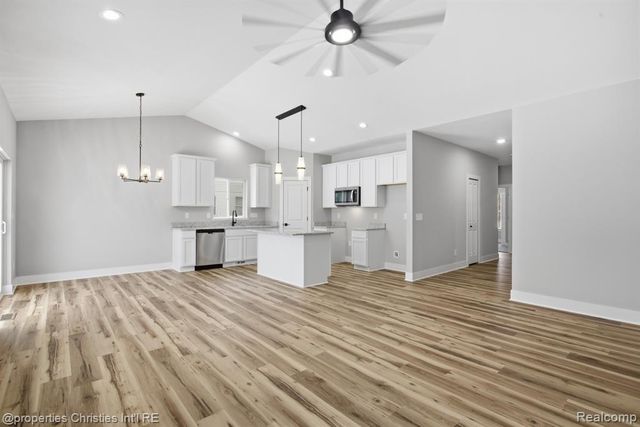 23150 Waterview Drive, New Boston, MI 48164