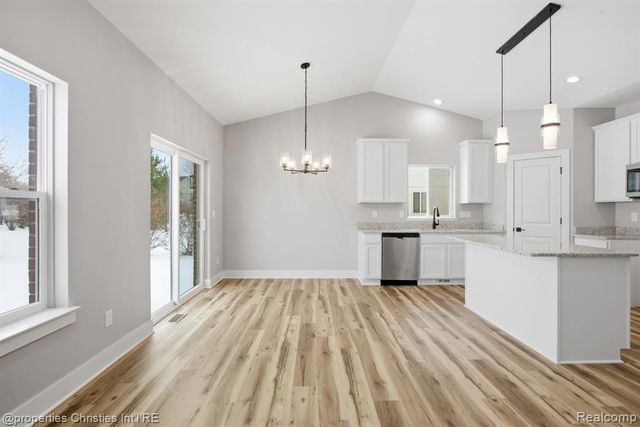 23150 Waterview Drive, New Boston, MI 48164