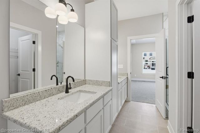 23150 Waterview Drive, New Boston, MI 48164