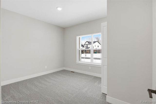 23150 Waterview Drive, New Boston, MI 48164