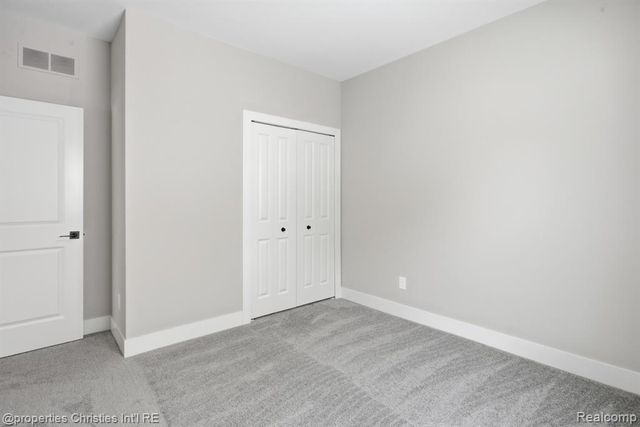 23150 Waterview Drive, New Boston, MI 48164