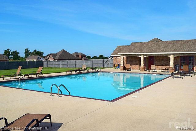 23150 Waterview Drive, New Boston, MI 48164