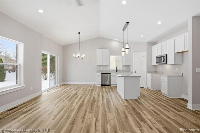 23150 Waterview Drive, New Boston, MI 48164