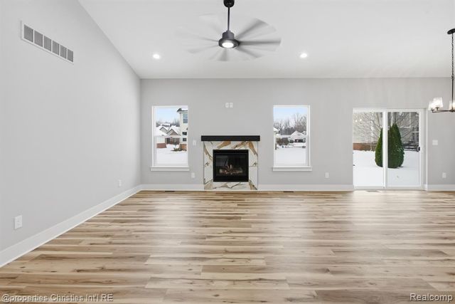 23150 Waterview Drive, New Boston, MI 48164