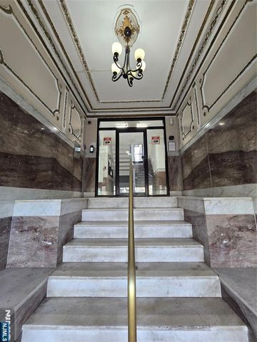 321 79th Street 29, North Bergen, NJ 07047