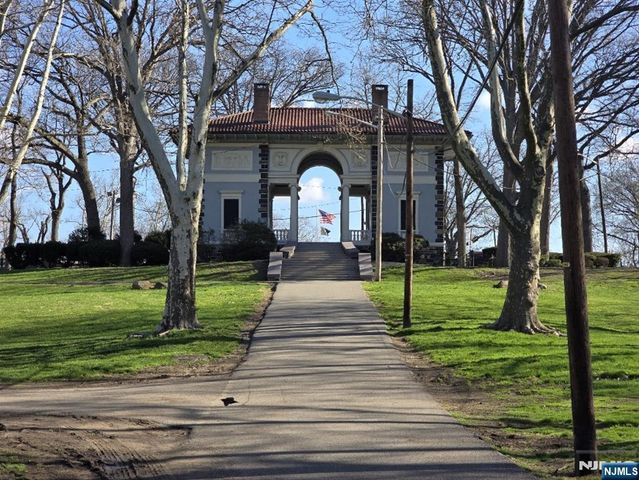 321 79th Street 29, North Bergen, NJ 07047