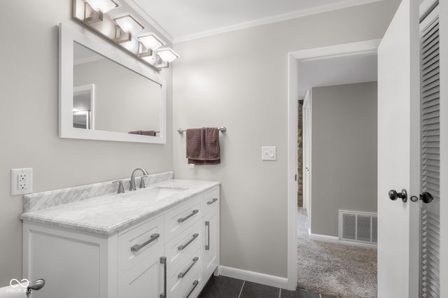 8421 W Old Nashville Road, Columbus, IN 47201