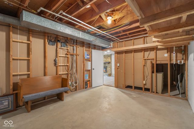 8421 W Old Nashville Road, Columbus, IN 47201