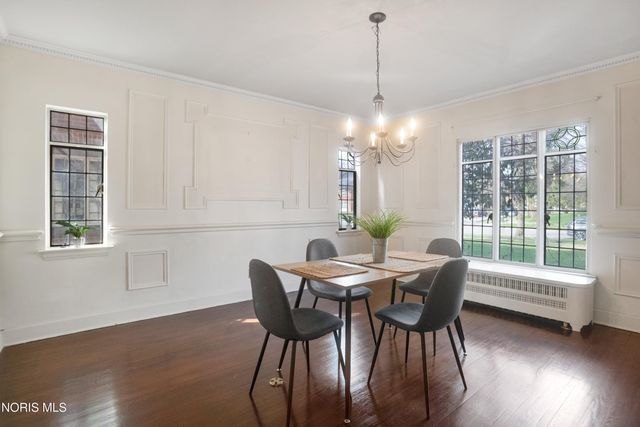 2542 Meadowwood Drive, Toledo, OH 43606