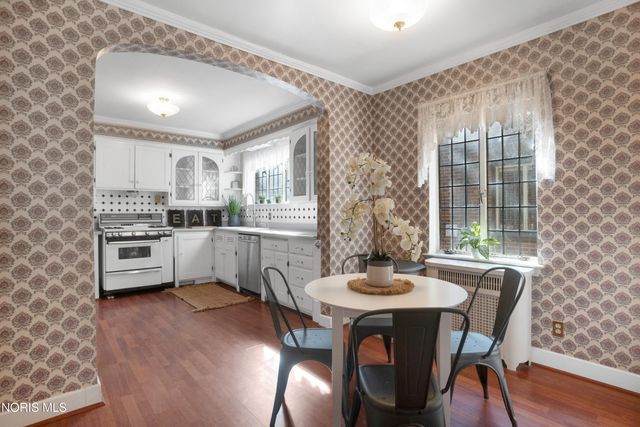 2542 Meadowwood Drive, Toledo, OH 43606