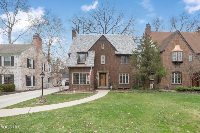 2542 Meadowwood Drive, Toledo, OH 43606