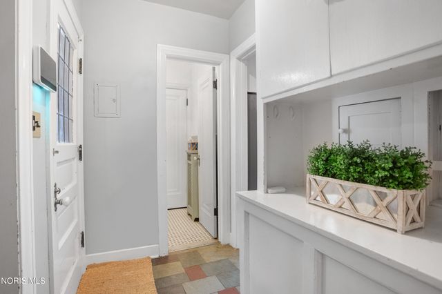 2542 Meadowwood Drive, Toledo, OH 43606