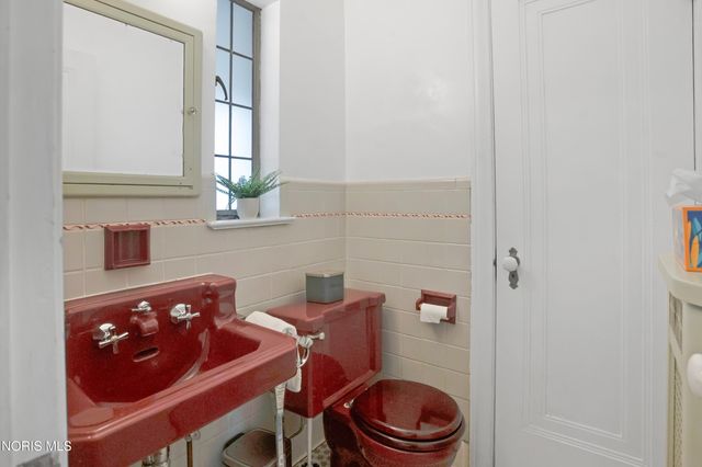 2542 Meadowwood Drive, Toledo, OH 43606