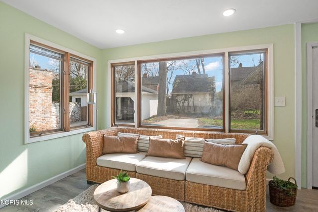 2542 Meadowwood Drive, Toledo, OH 43606