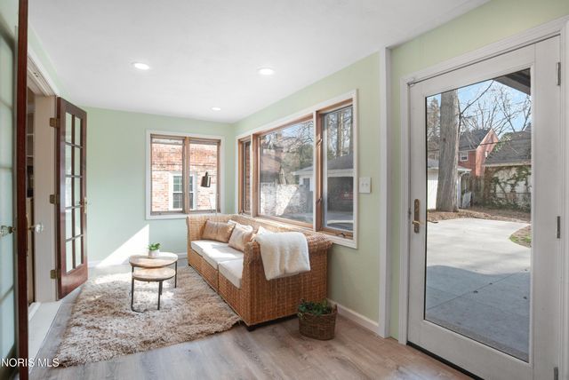 2542 Meadowwood Drive, Toledo, OH 43606