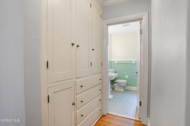 2542 Meadowwood Drive, Toledo, OH 43606