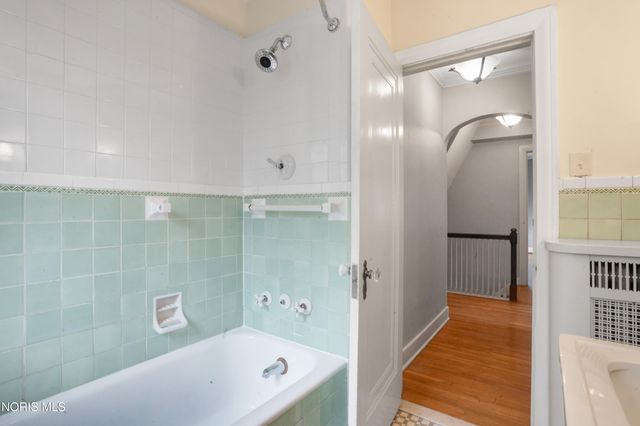 2542 Meadowwood Drive, Toledo, OH 43606