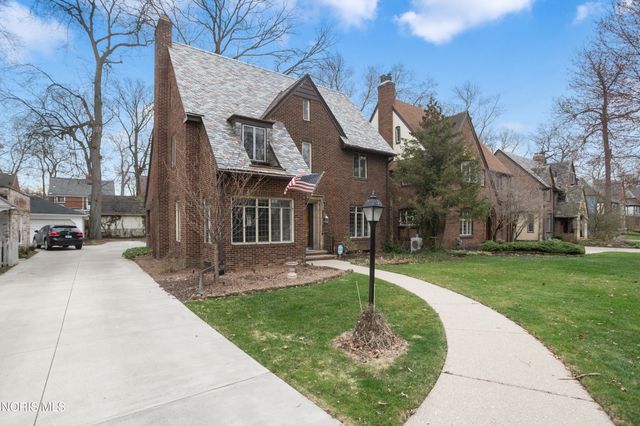 2542 Meadowwood Drive, Toledo, OH 43606