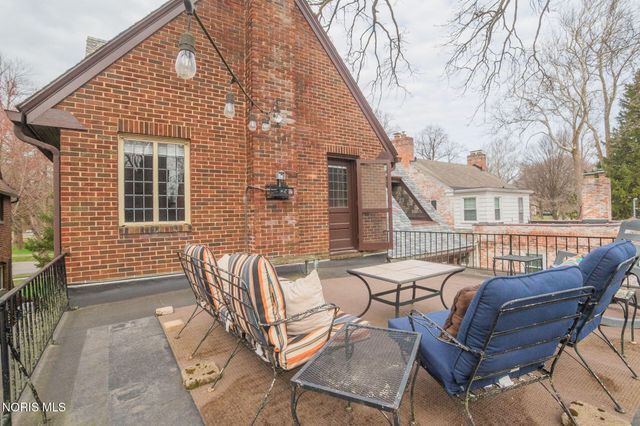 2542 Meadowwood Drive, Toledo, OH 43606